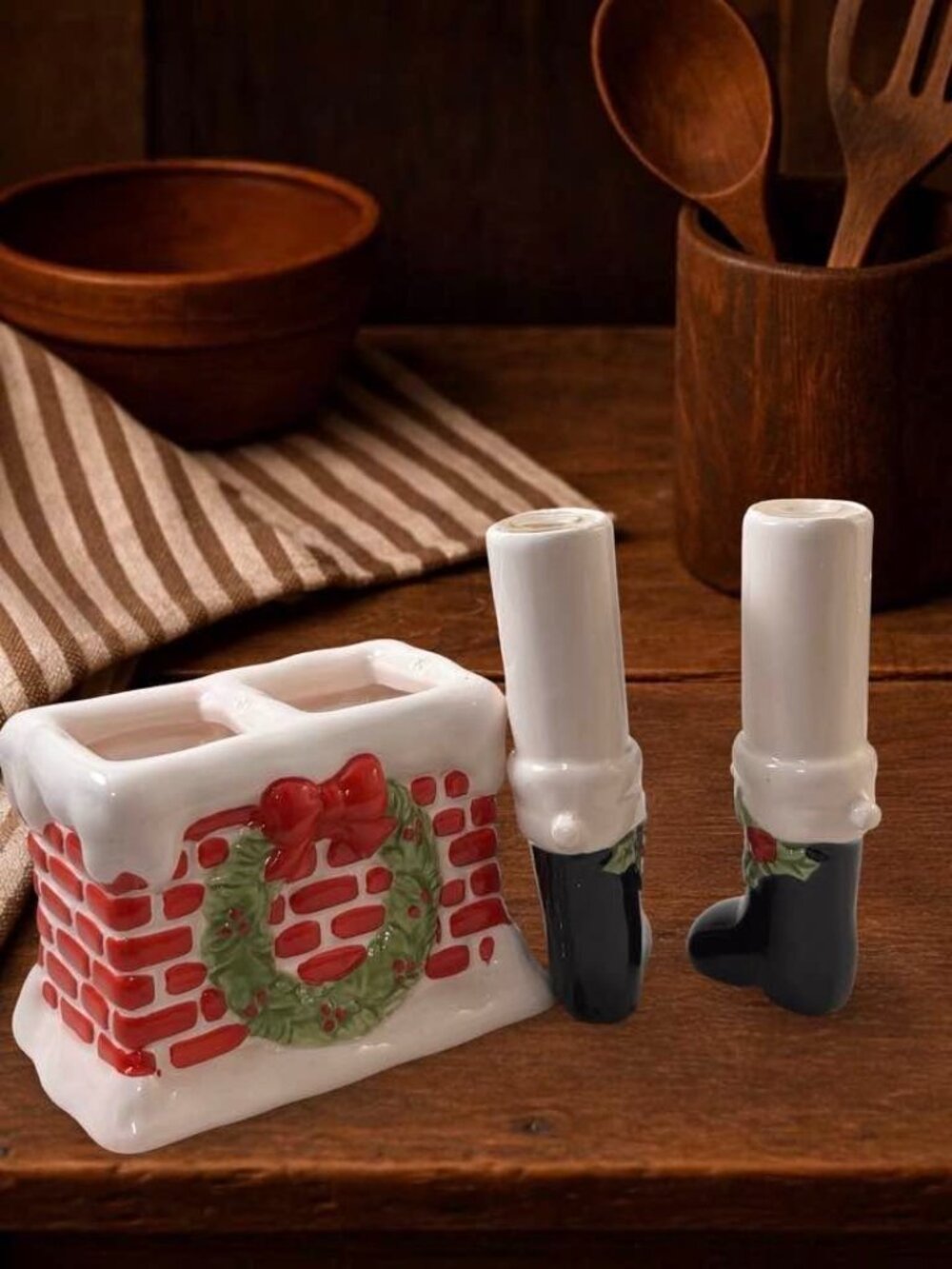 Vintage Santa Chimney Salt Pepper Shakers Rocking Nodder Boots Christmas Ceramic - Picture 6 of 6